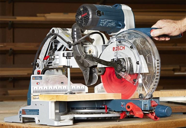 اره میزی بوش در حال استفاده کردن